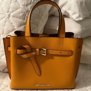 Michael Kors Emilia small pebbled sunflower